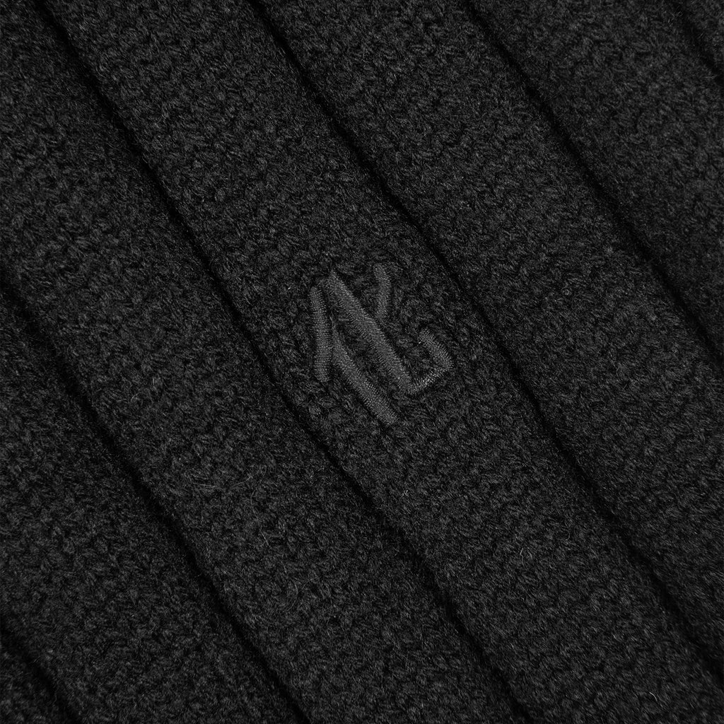 H5_BLK_SWEATER