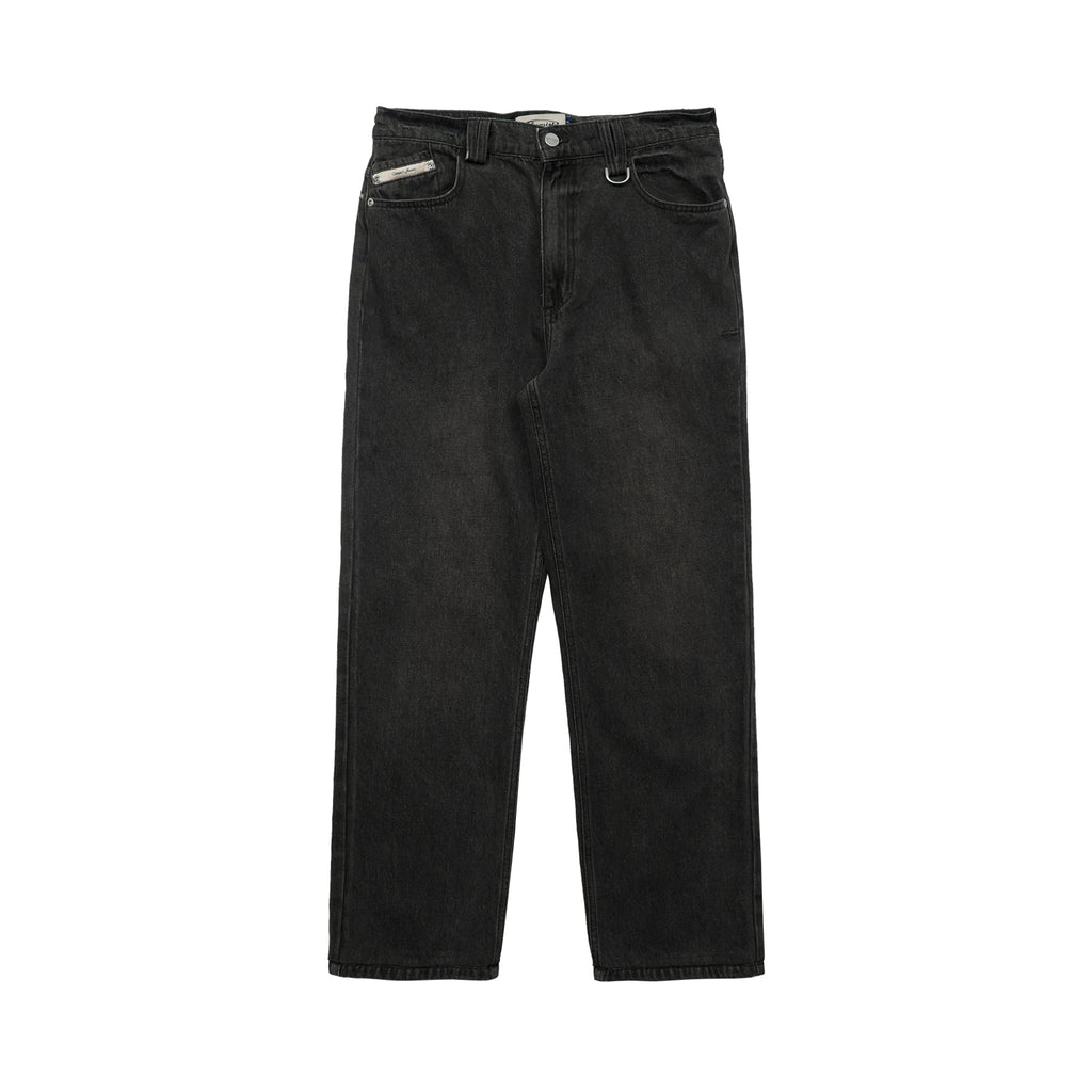 Brad Pitt’s Slim Straight Jeans