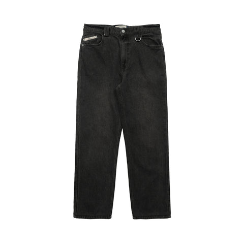 Brad Pitt’s Slim Straight Jeans