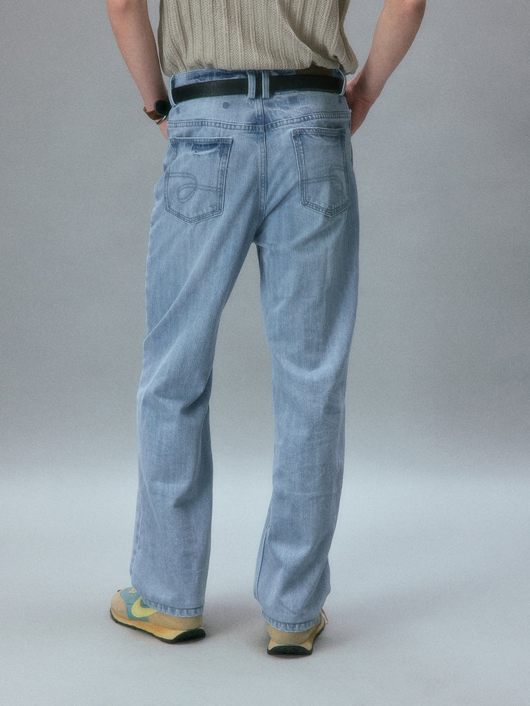 Brad Pitt’s Slim Straight Jeans