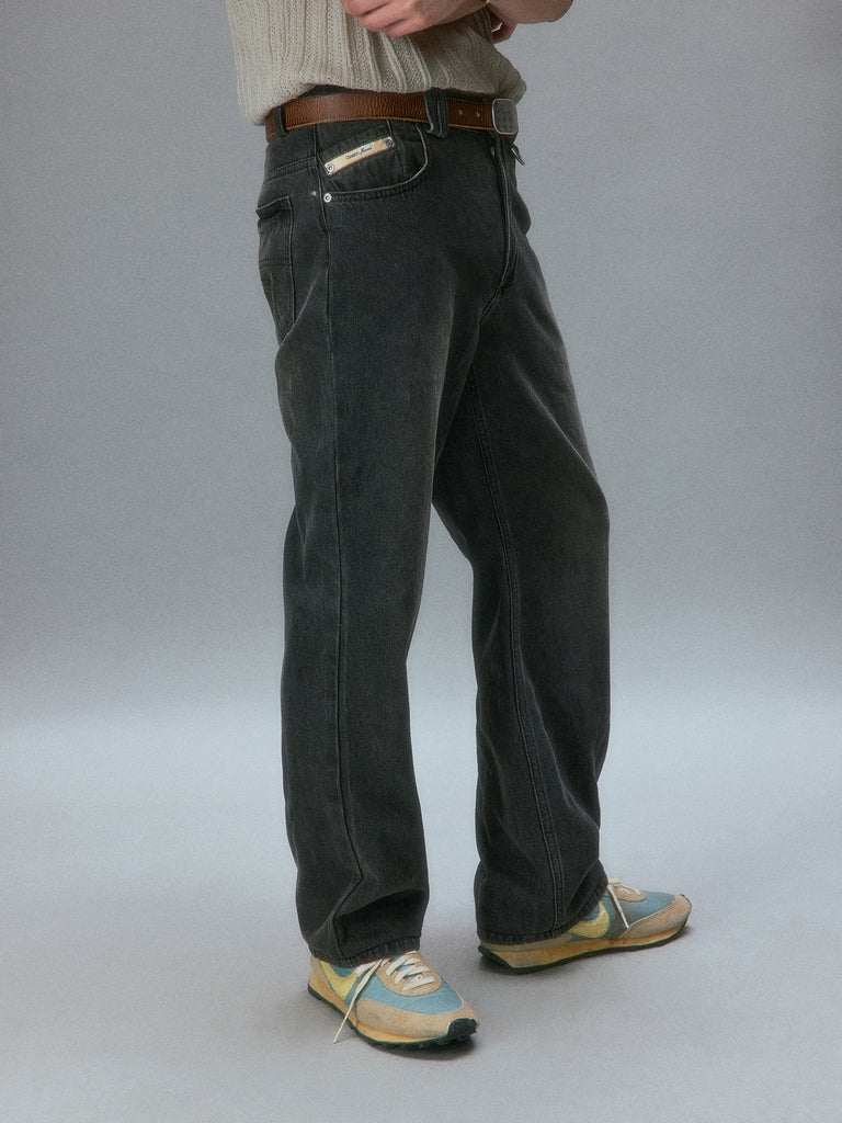 Brad Pitt’s Slim Straight Jeans