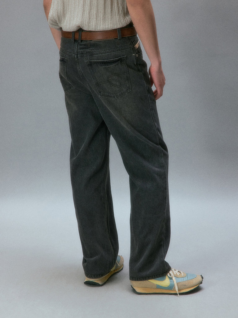 Brad Pitt’s Slim Straight Jeans