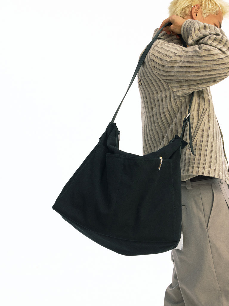 B5_BLK_SHOULDERBAG