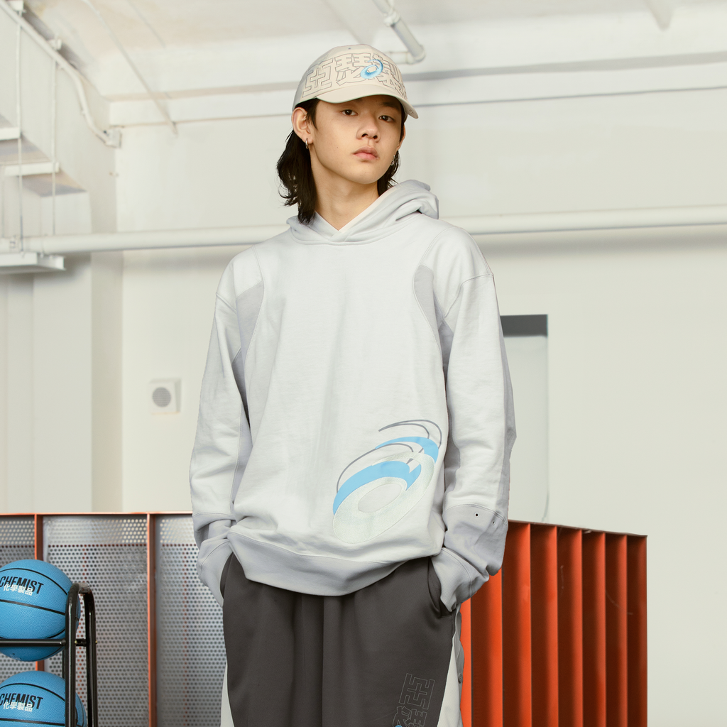 H2_GRY_CHEMIST_CREATIONS_X_ASICS_HOODIE