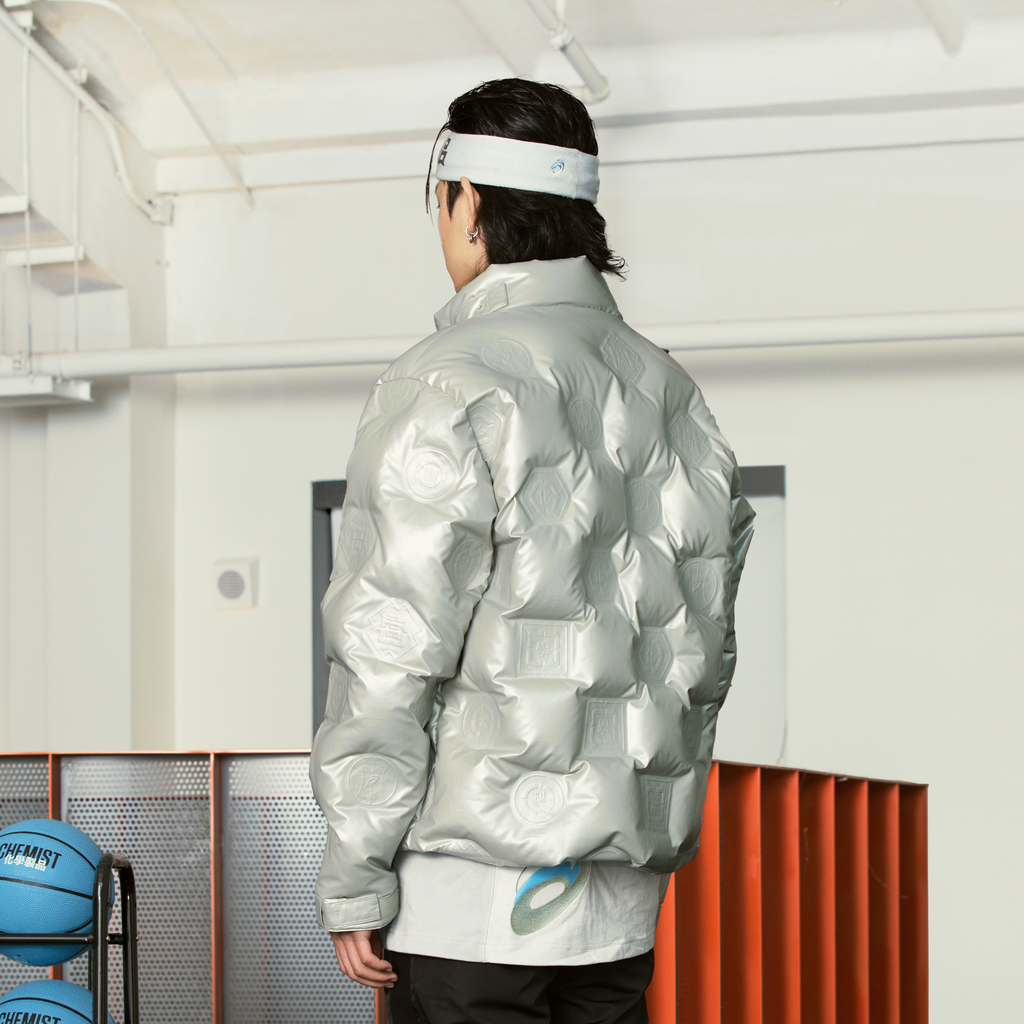 J1_GRY_CHEMIST_CREATIONS_X_ASICS_DOWNJACKET